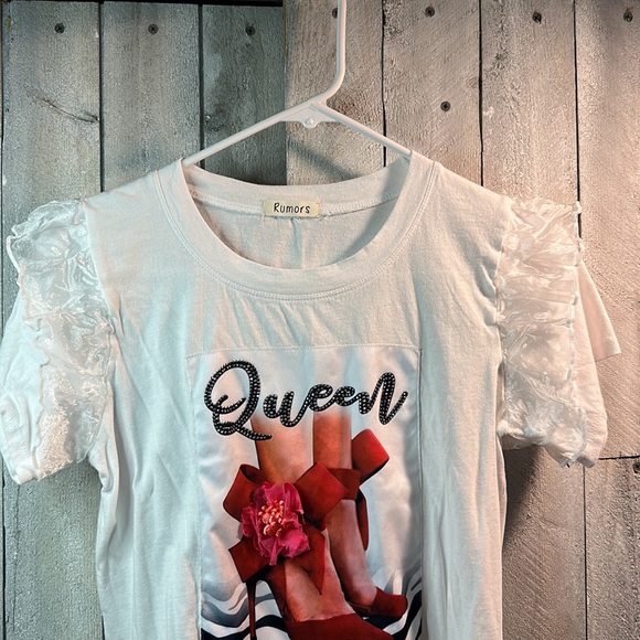 White shirt with ruffle shoulders. Worn once. Size small - Picture 2 of 4